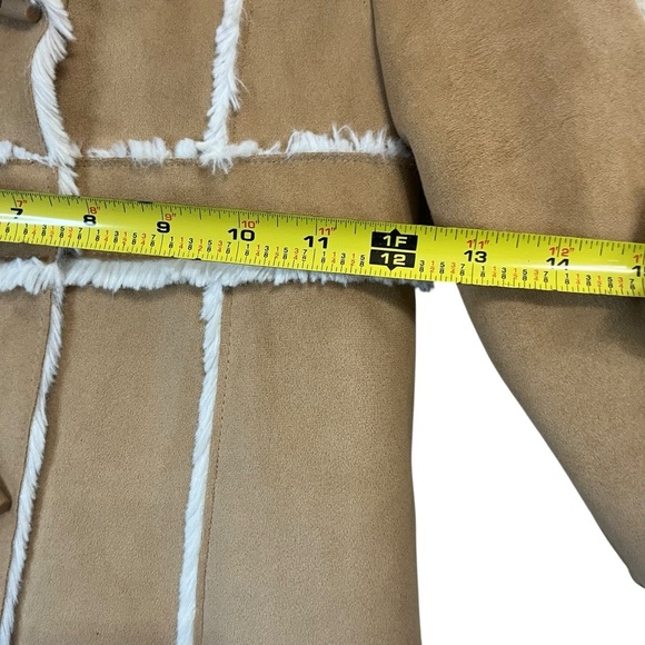 Gymboree Gingerbread Tan and White Faux Sherling Button Down Coat SZ 3 - Picture 4 of 7